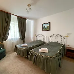гусарский и Отель